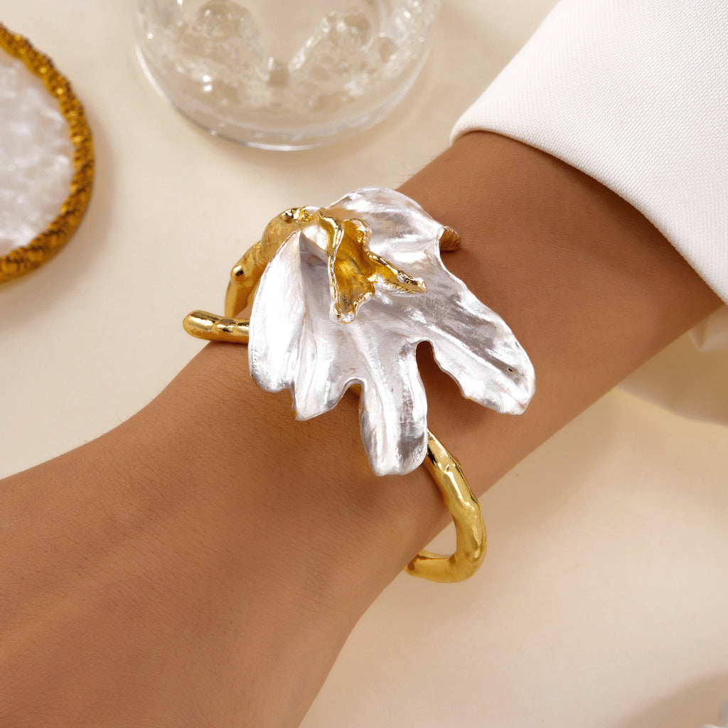 European American Hot Selling Bracelet, Exaggerated Metal Color Block Flower Horseshoe Lily Of The Valley Opening Bangle